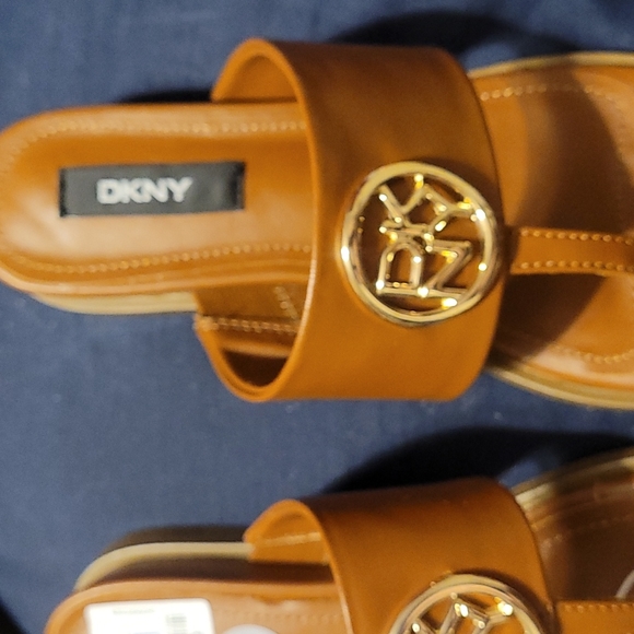 DKNY Sandals Size 7. Brown. New - Picture 3 of 3